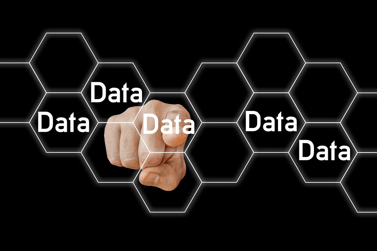 entdecken sie, wie synthetische daten die datenanalyse und ki-entwicklung revolutionieren, indem sie sichere, realistische und datenschutzfreundliche alternativen zu echten daten bieten.